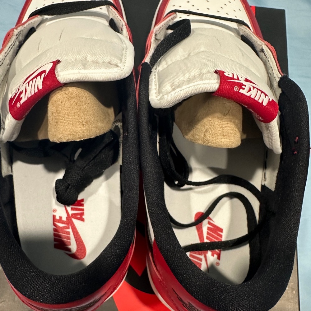 Size 10.5 Men 12 Wmn Nike Air Jordan Retro 1 Low OG Chicago 2025 HQ6998-600 - Picture 8 of 11